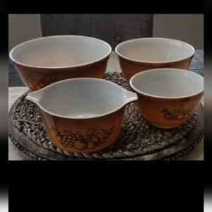 Pyrex Vintage 60's Bowl Set